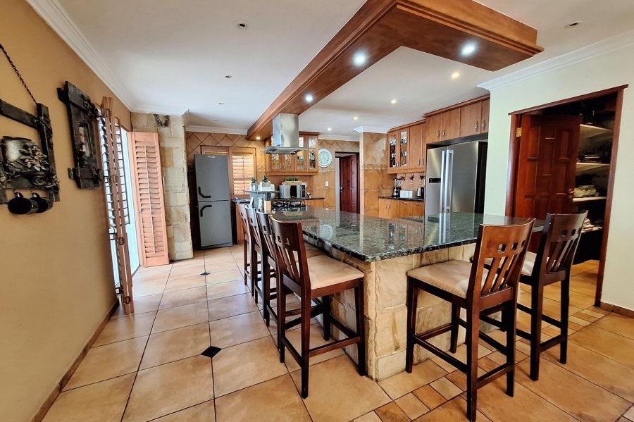 5 Bedroom Property for Sale in Golden Mile Western Cape